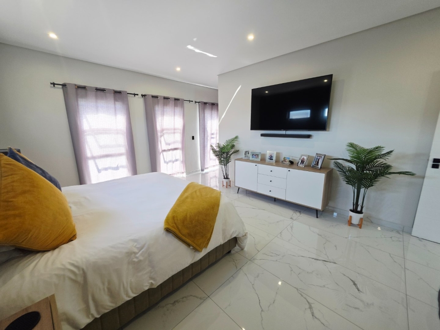 5 Bedroom Property for Sale in Sandown Western Cape